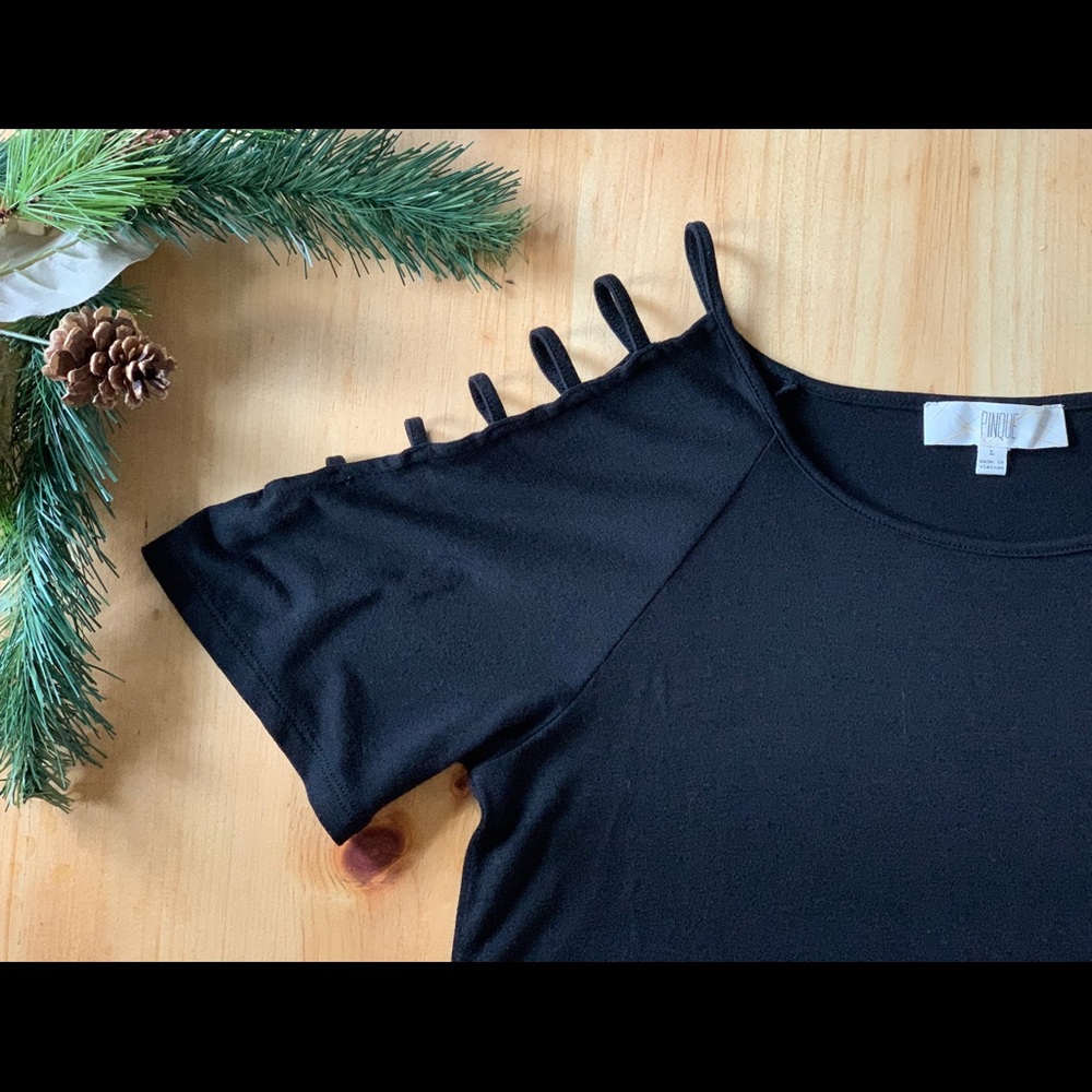 Lobos Sleeve Cut Out Knit Top